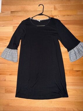 Black Midi Shift Dress with Plaid Ruffle Sleeves